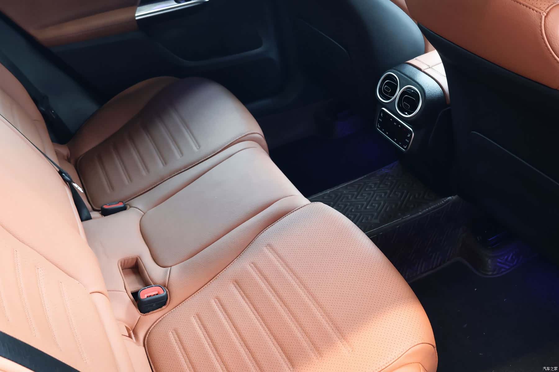 Mercedes-Benz GLC, 2023 12