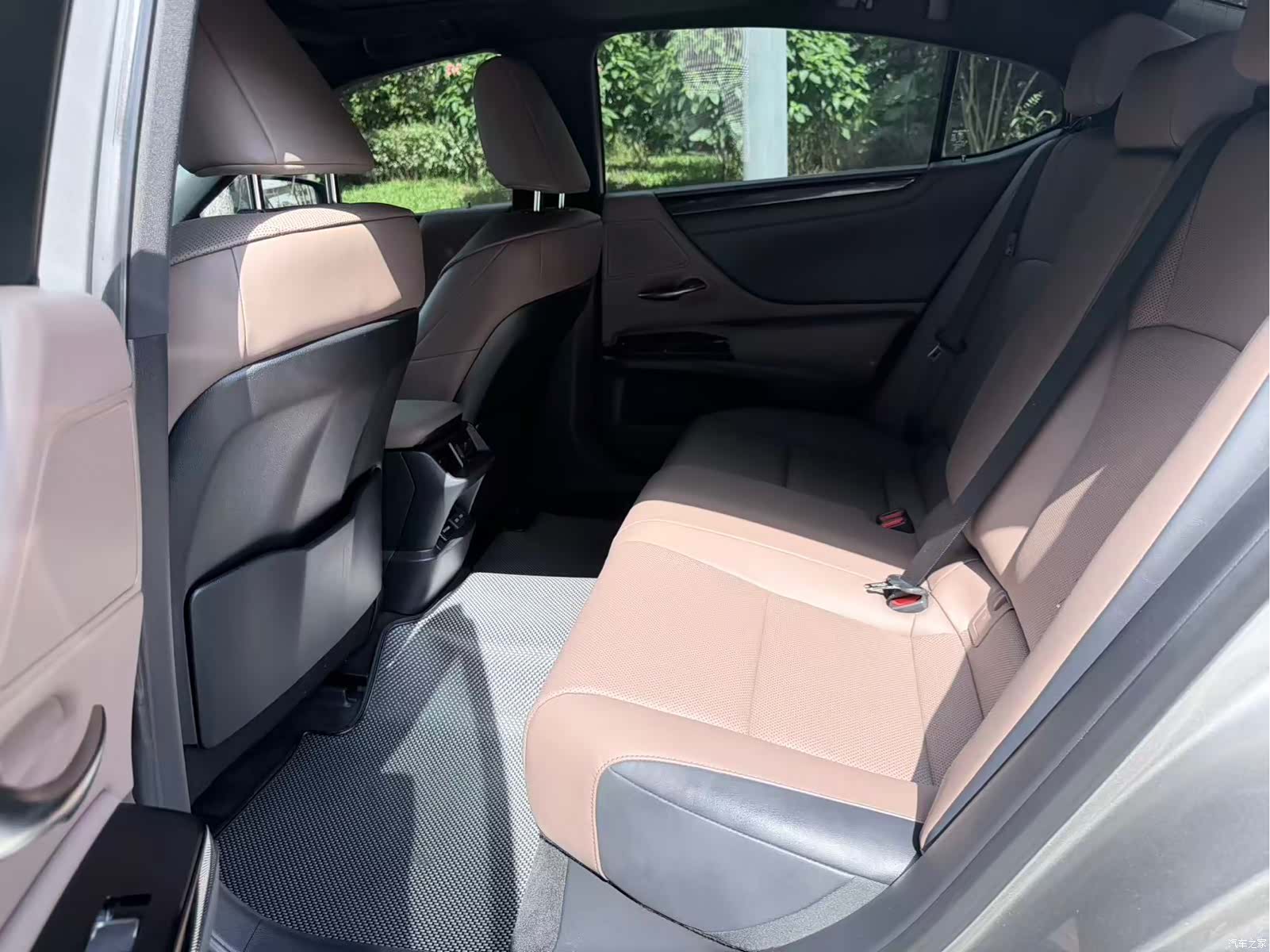 Lexus ES, 2022 7