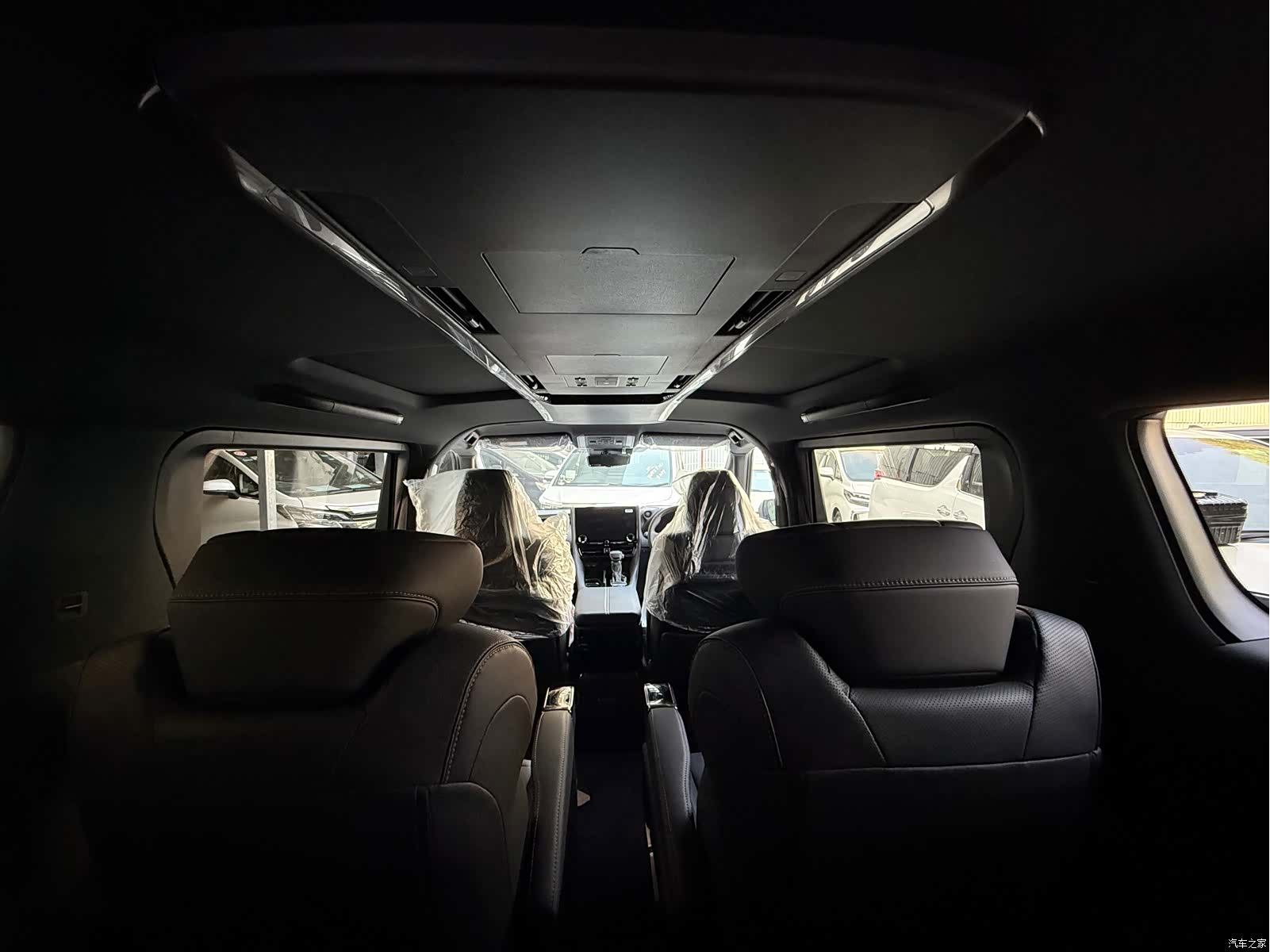 Toyota Alphard, 1900 8
