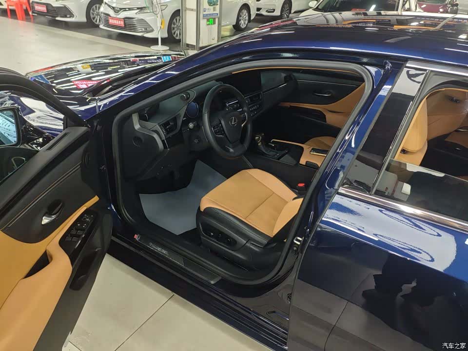 Lexus ES, 2024 3