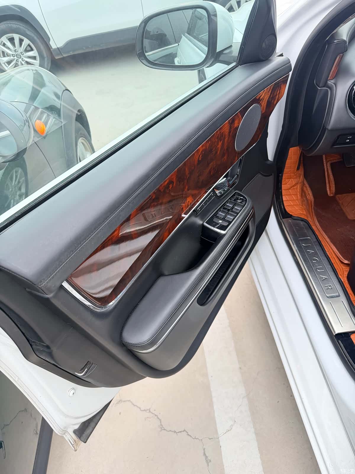 Jaguar XJ, 2012 6