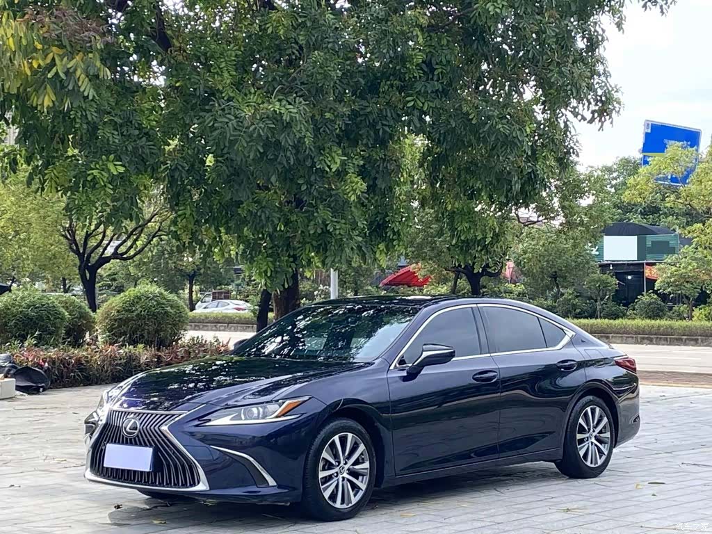 Lexus ES, 2019 1