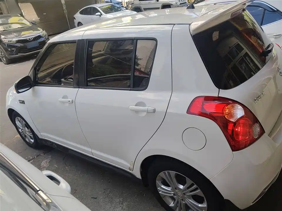Suzuki Swift Suzuki Swift