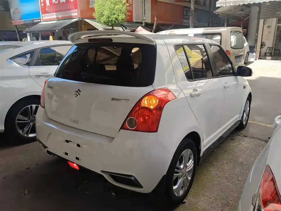 Suzuki Swift Suzuki Swift