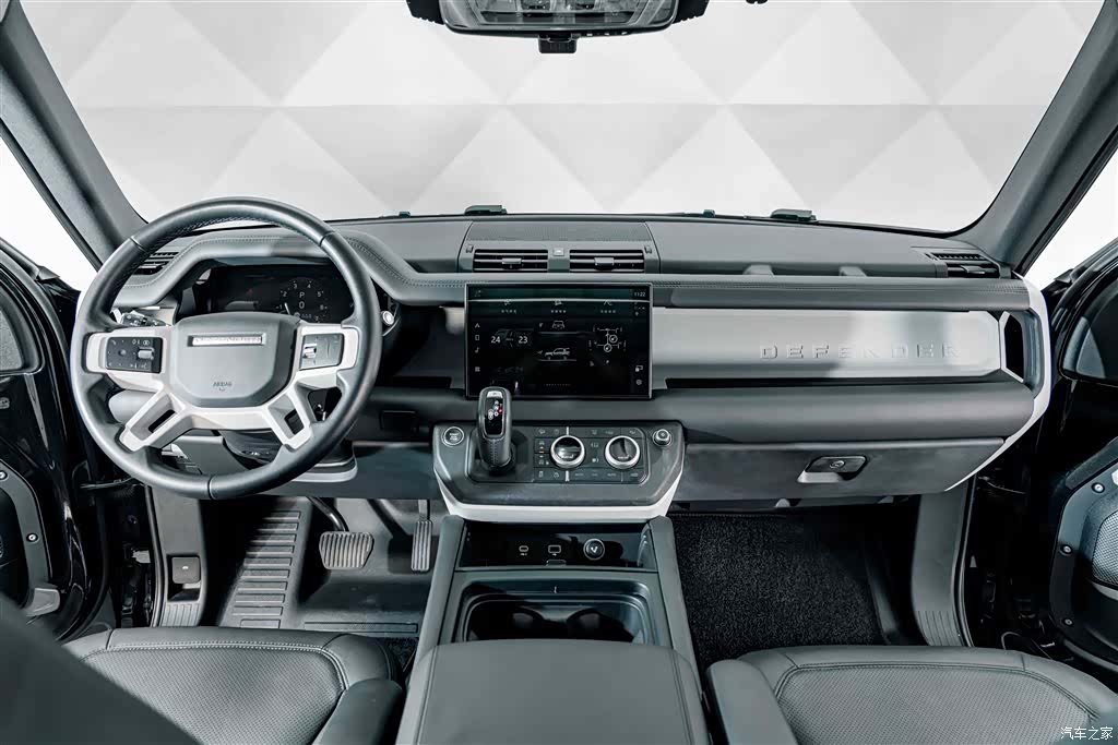 Land Rover Defender, 2024 12