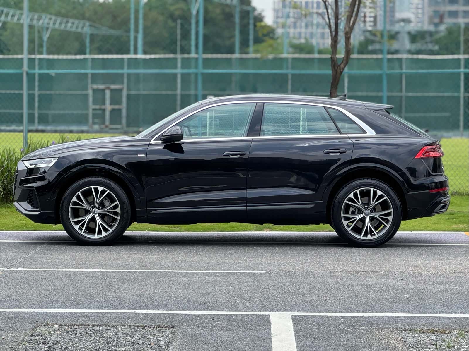 Audi Q8, 2020 3