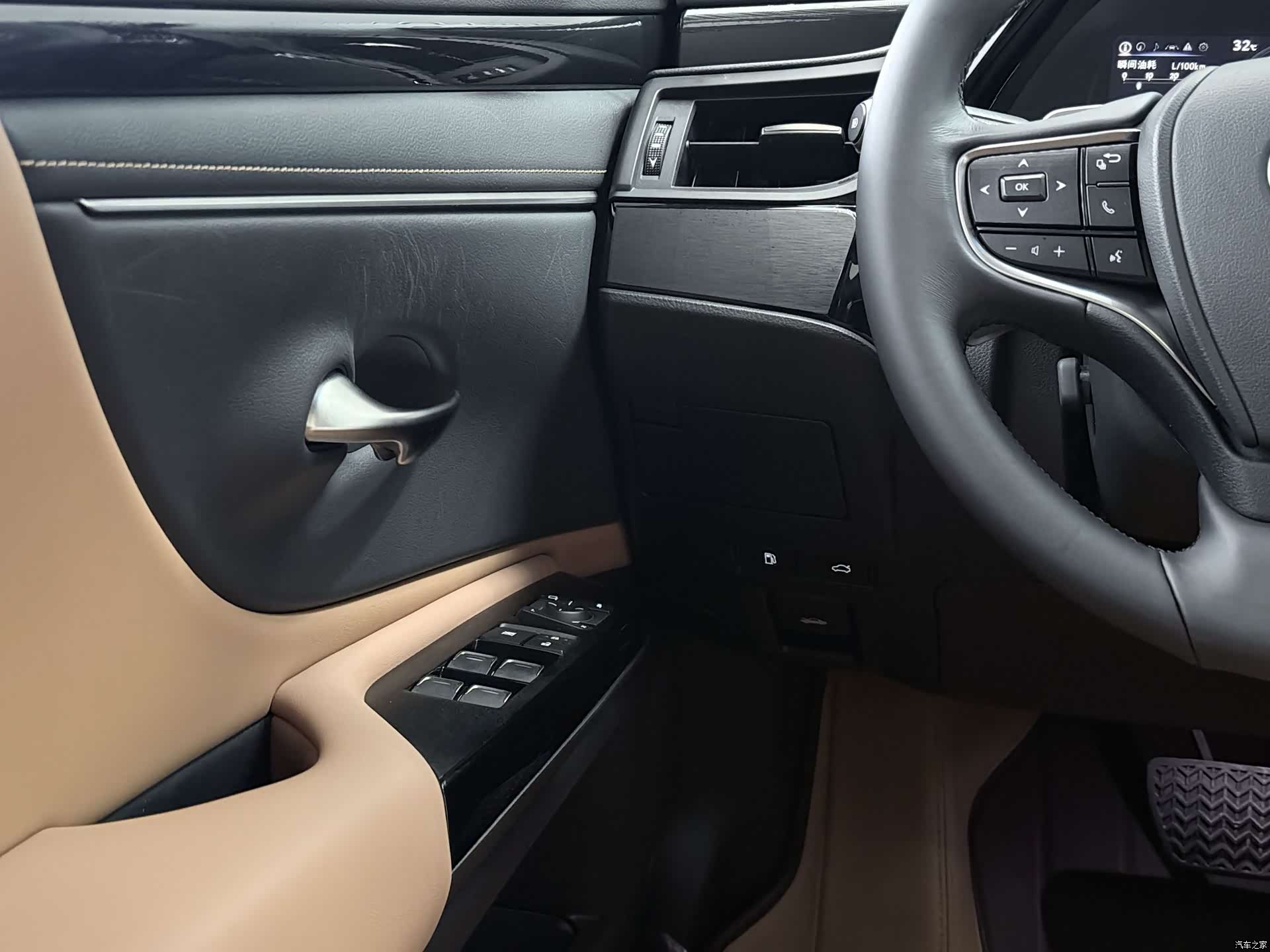 Lexus ES, 2023 16
