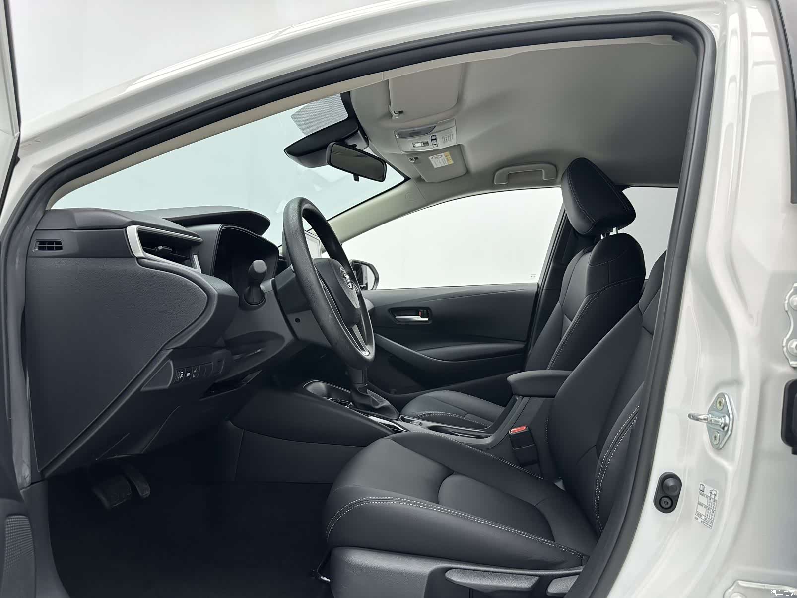 Toyota Corolla, 2023 все фото