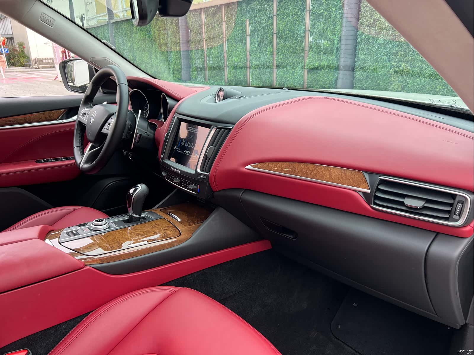 Maserati Levante, 2018 11
