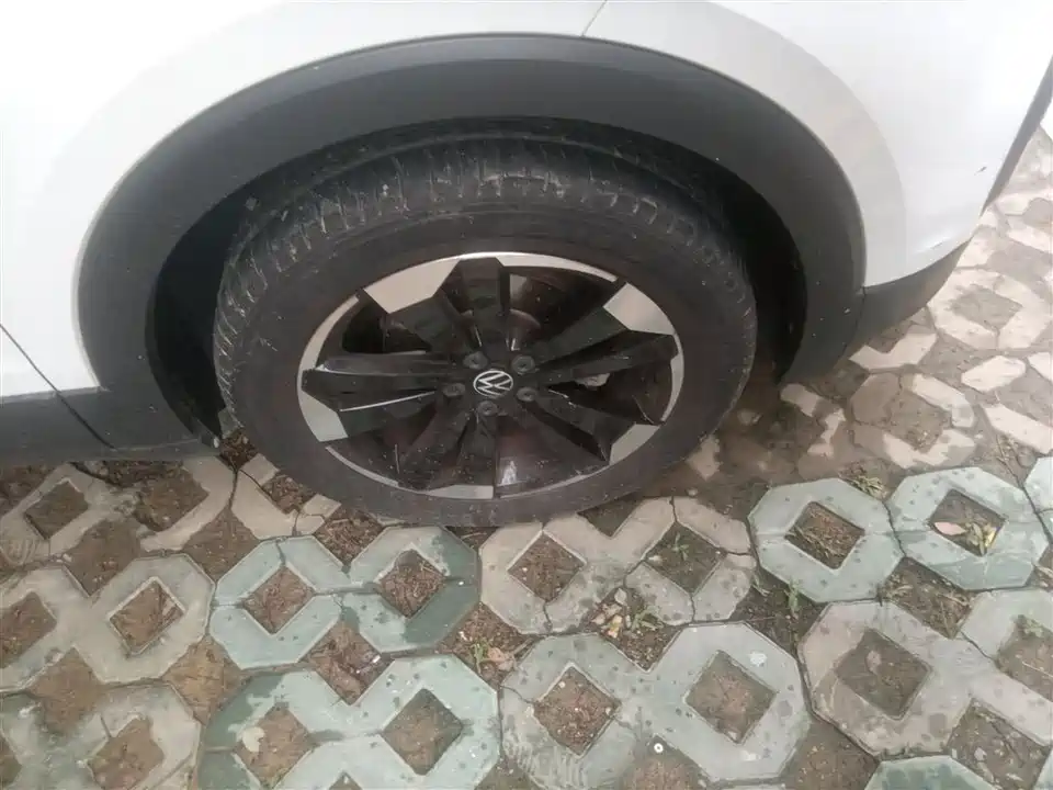 Volkswagen Exploring the shadow