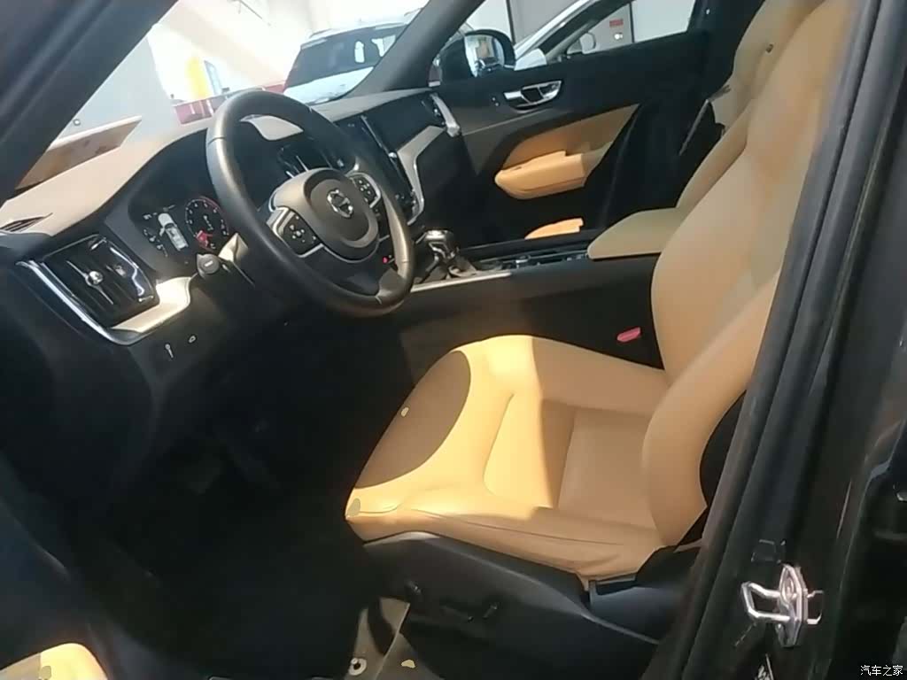 Volvo XC60, 2018 15