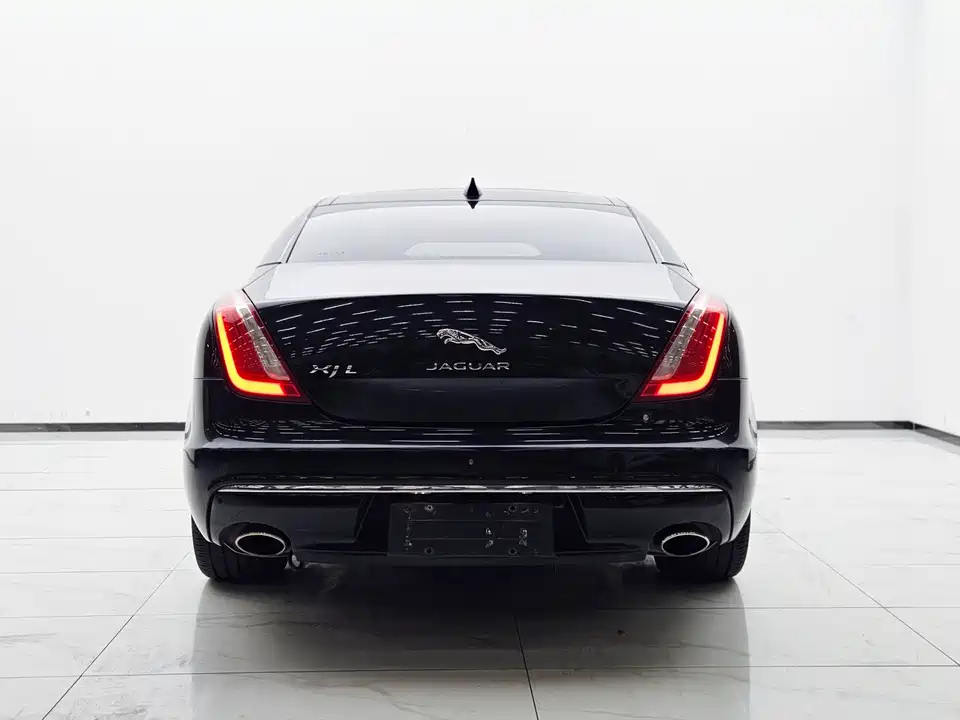 Jaguar XJ Jaguar XJ