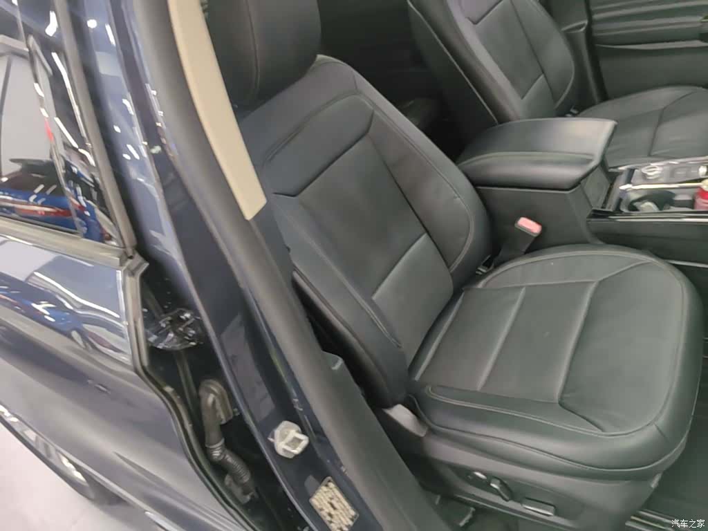 Ford Explorer, 2021 25