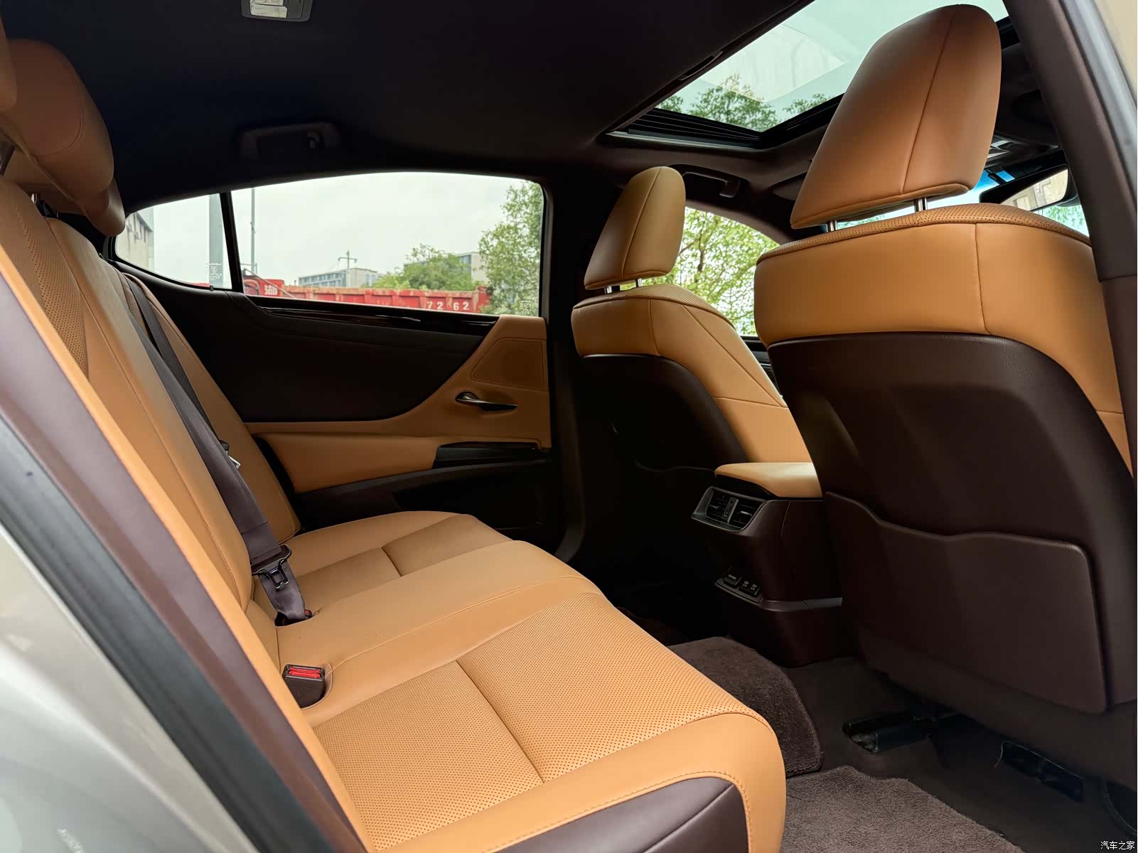 Lexus ES, 2019 11