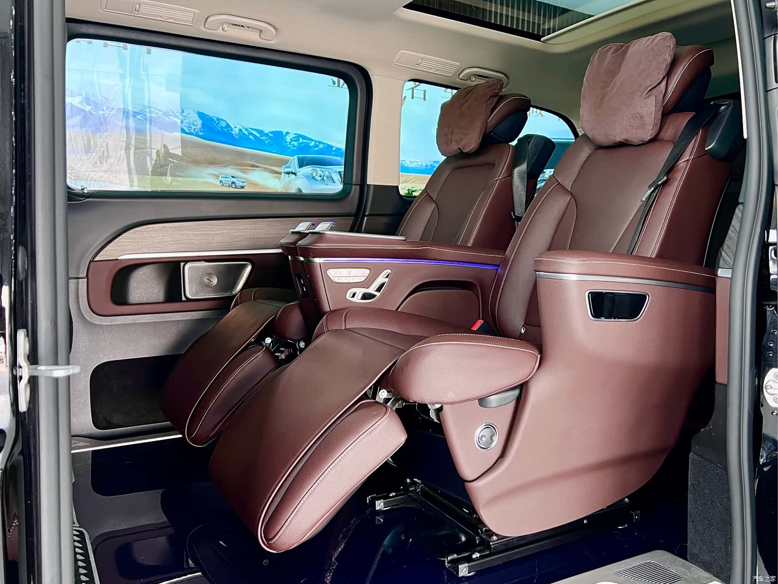 Mercedes-Benz V-Class, 2025 10