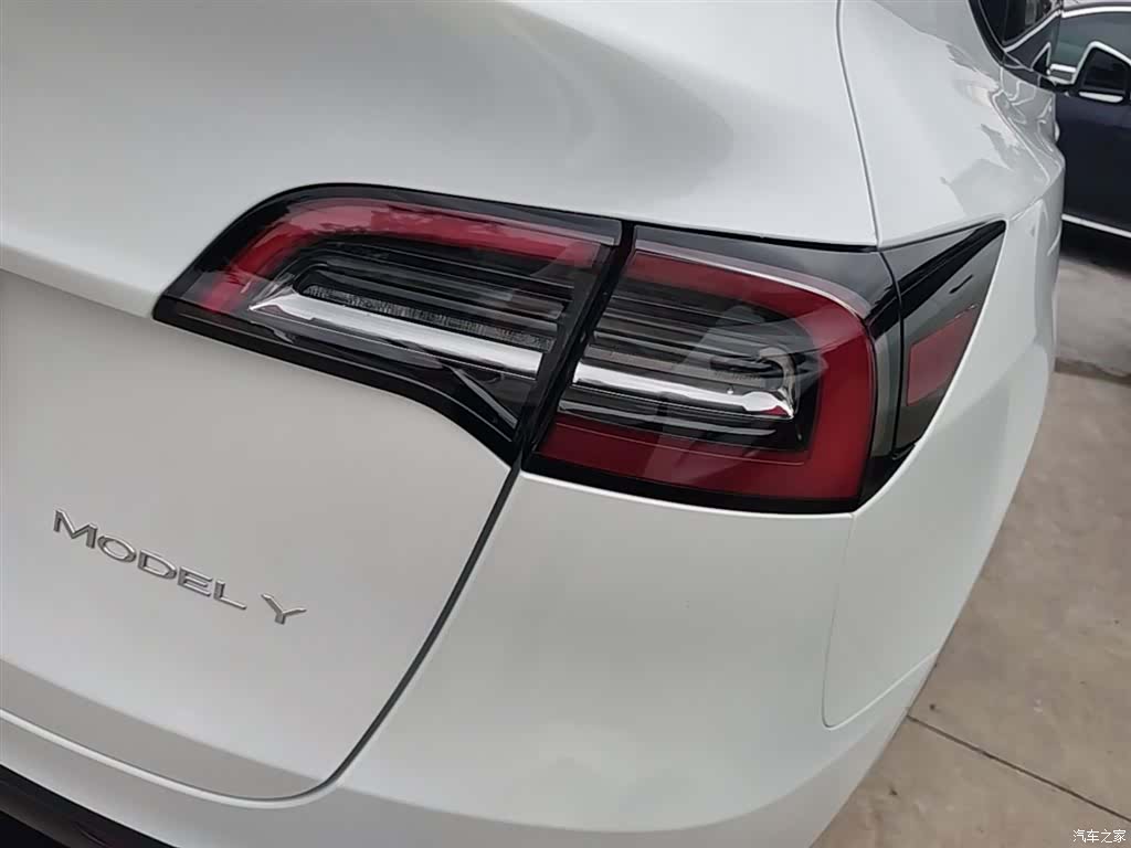 Tesla Model Y, 2024 8