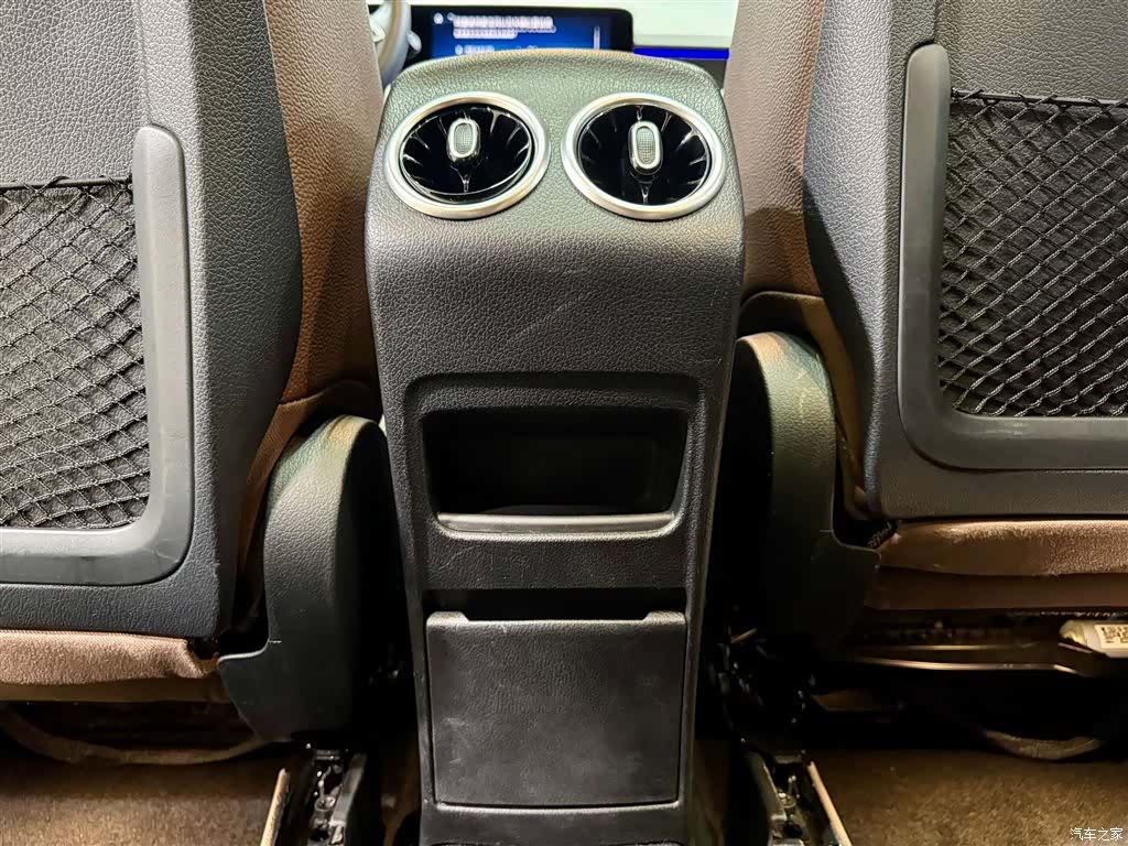 Mercedes-Benz GLB, 2024 21