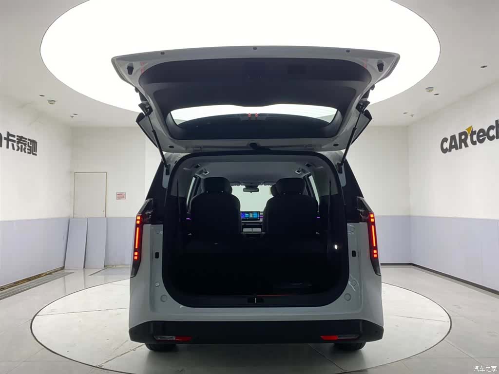 Maxus 7, 2025 30