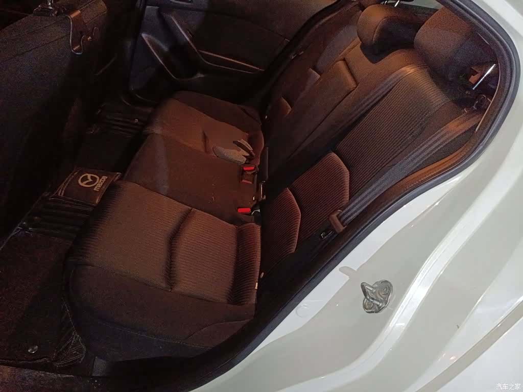 Mazda Mazda3, 2015 17