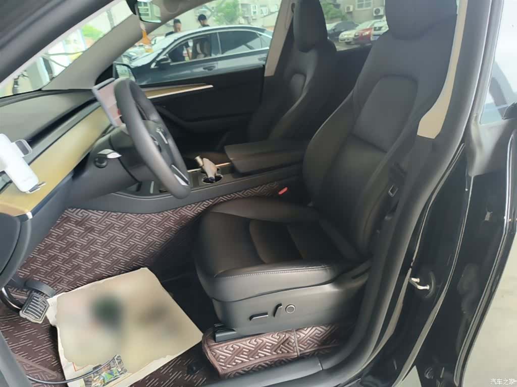 Tesla Model Y, 2023 15