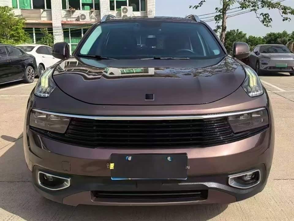 Lynk & Co 01