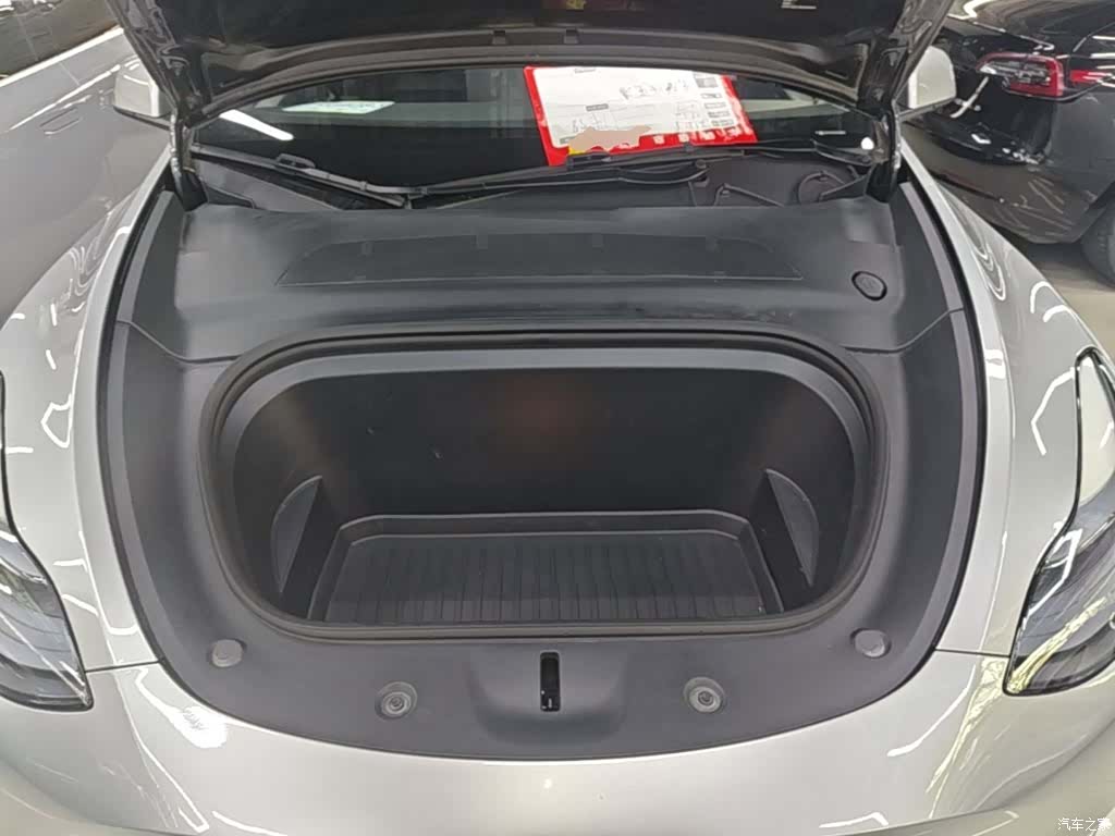 Tesla Model Y, 2024 20