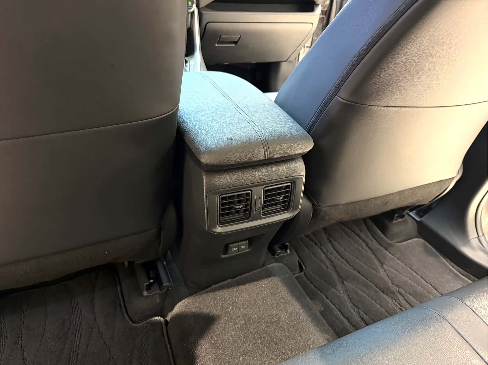Toyota Wildlander, 2022 22