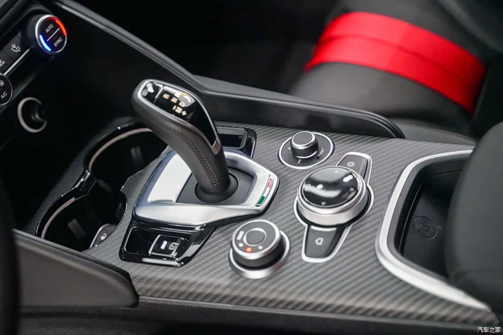Alfa Romeo Giulia, 2022 15