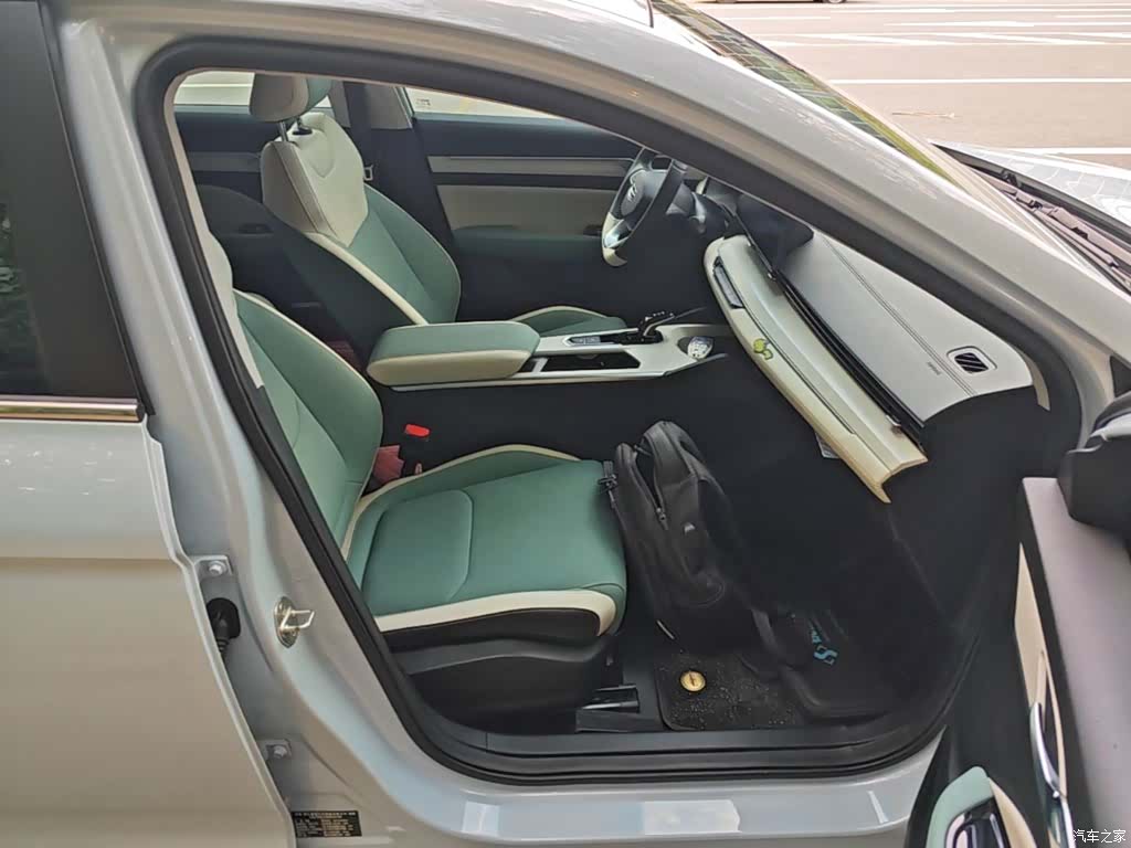 Geely Emgrand, 2022 25