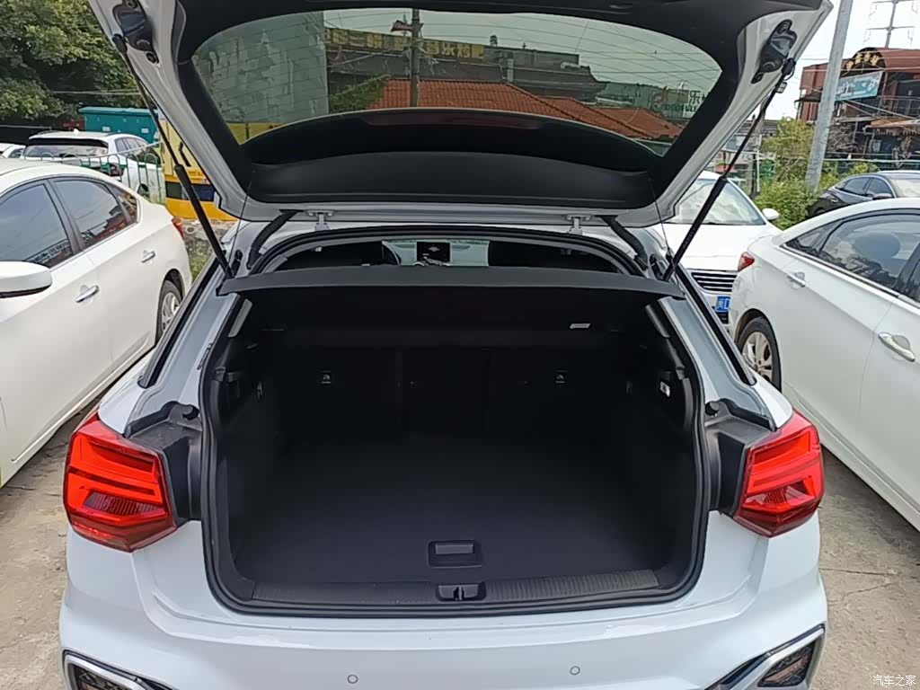 Audi Q2L, 2023 19
