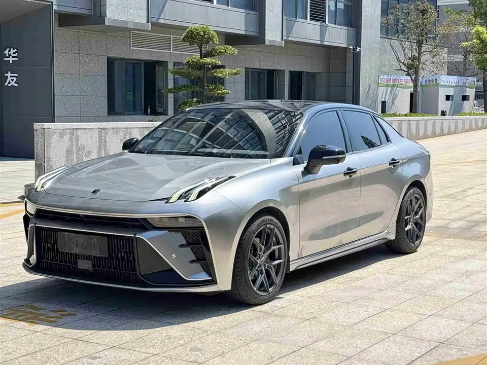 Lynk & Co 03