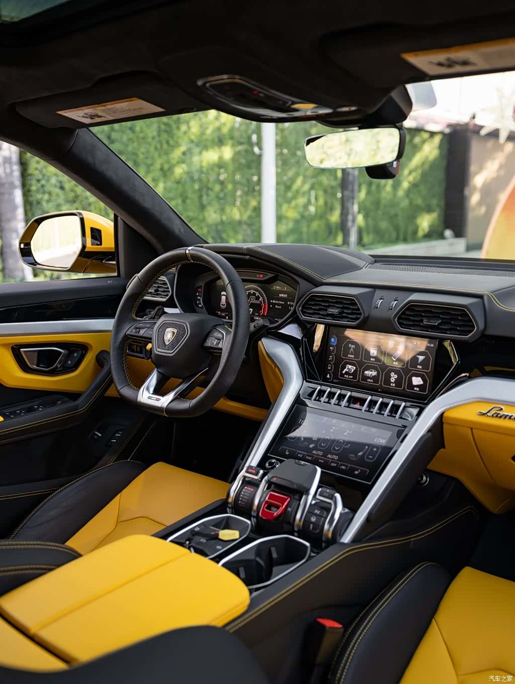 Lamborghini Urus, 2023 11