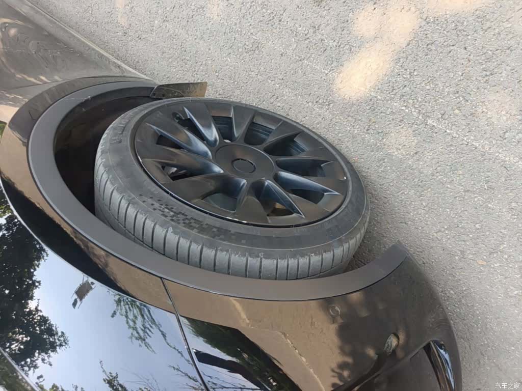 Tesla Model Y, 2023 25