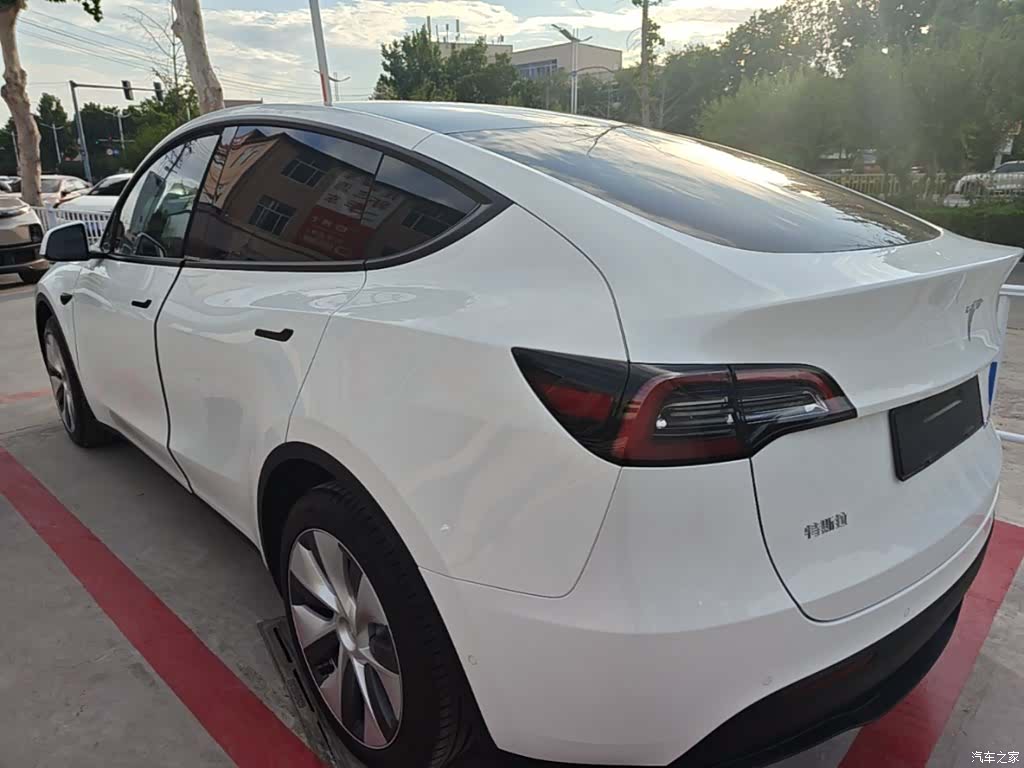 Tesla Model Y, 2023 23