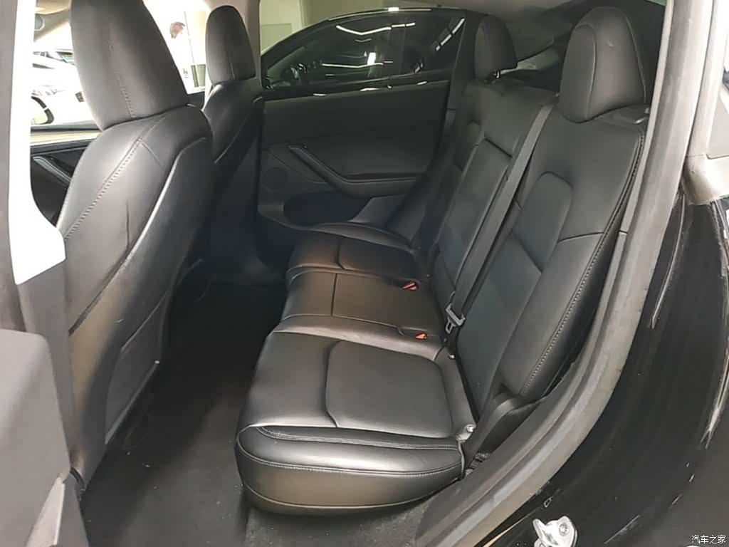 Tesla Model Y, 2023 17