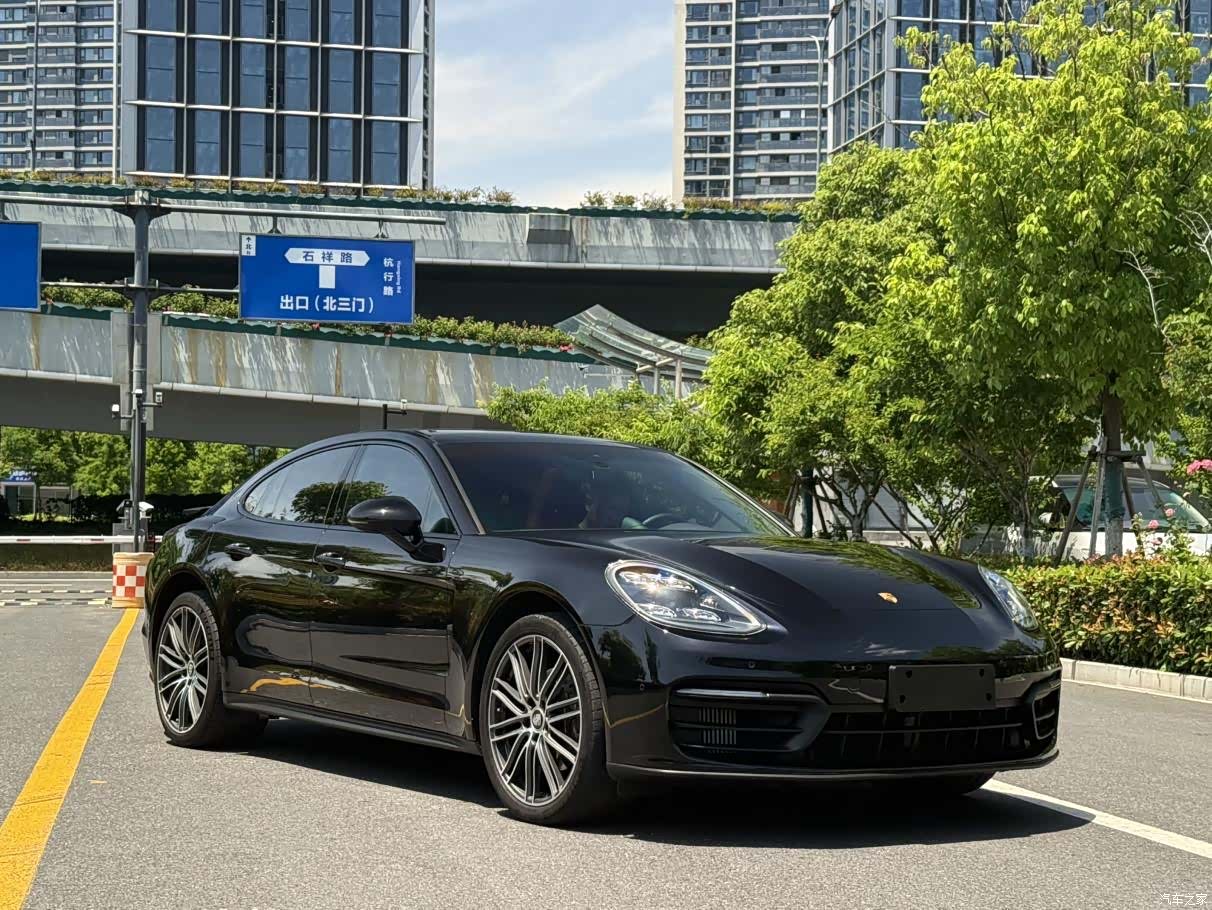 Porsche Panamera, 2023 3