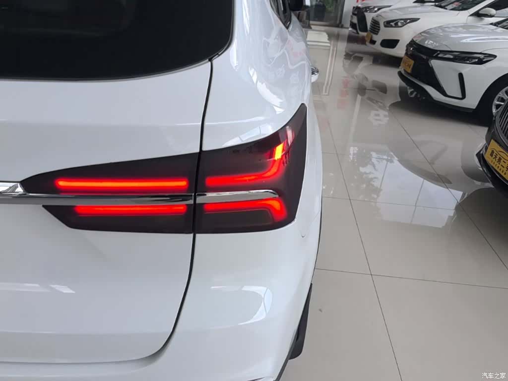 Roewe RX5, 2017 8