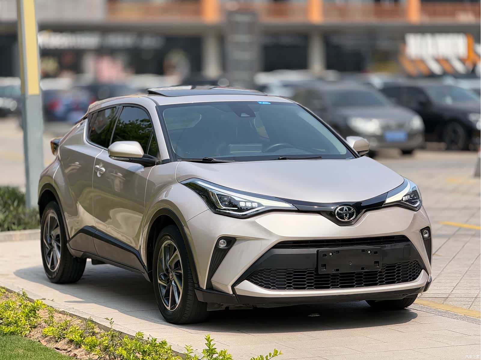Toyota C-HR, 2022 3