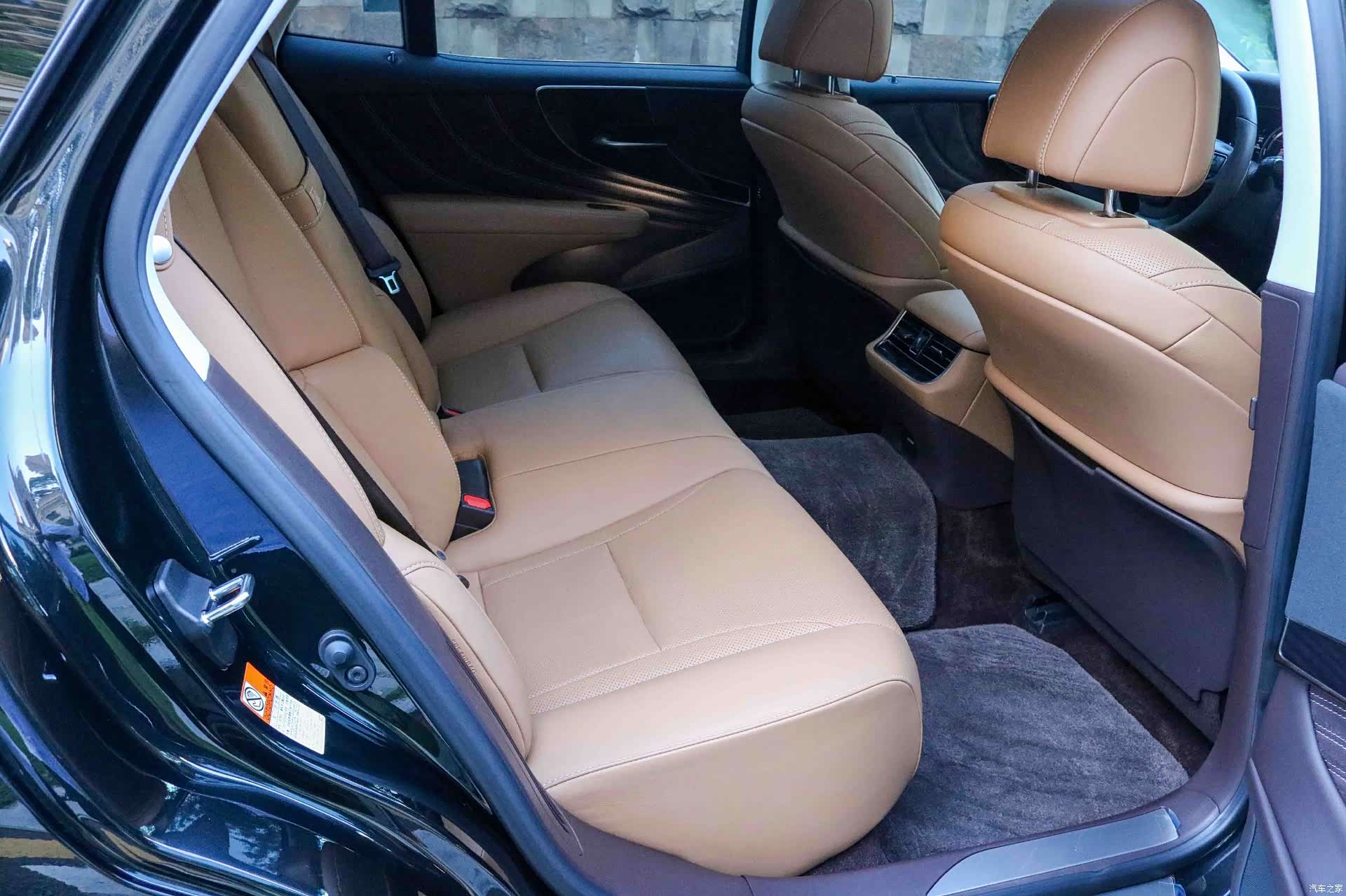 Lexus LS, 2020 9