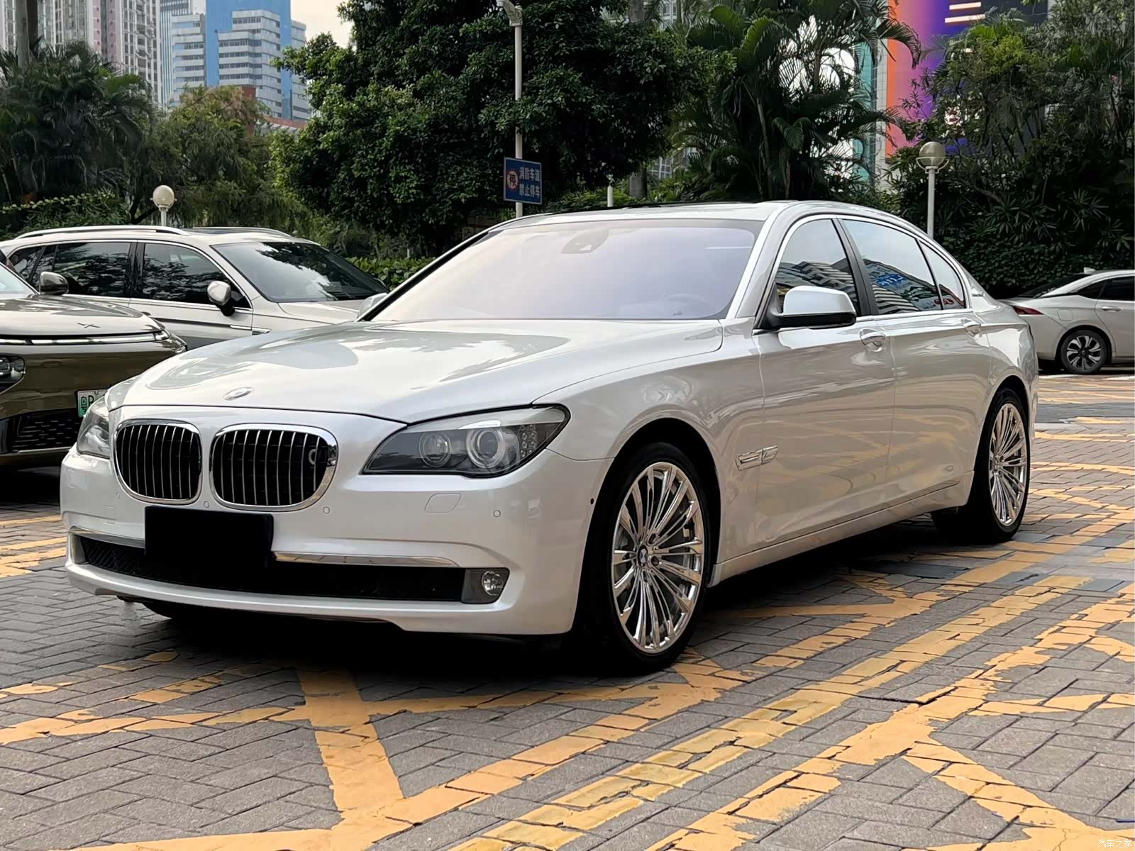 BMW 7 Series, 2013 1