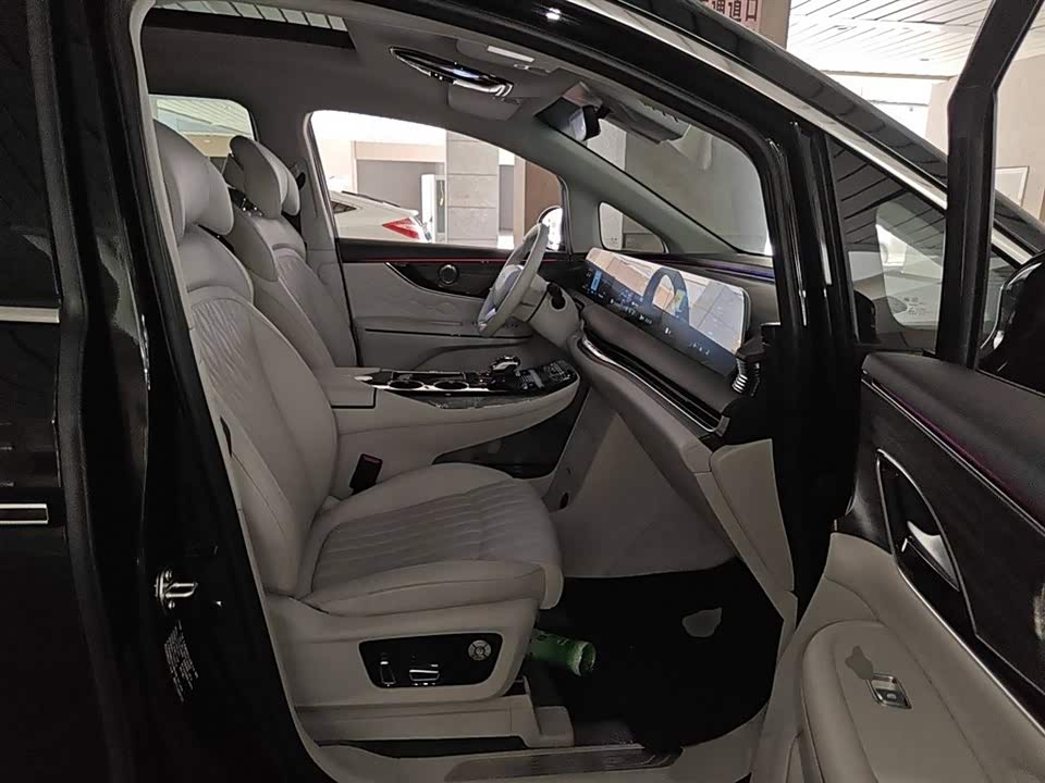 Forthing Xinghai V9 Forthing Xinghai V9