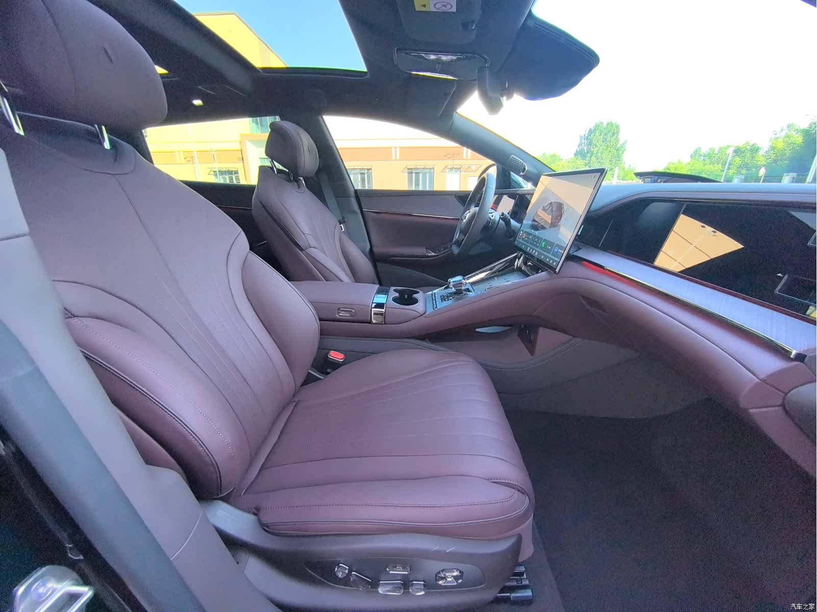 Denza Z9GT, 2025 12
