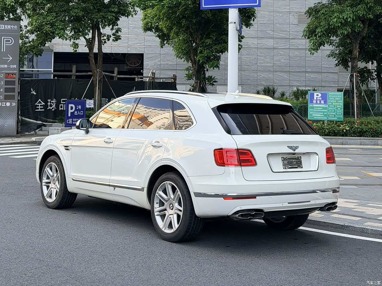 Bentley Bentayga, 2018 все фото