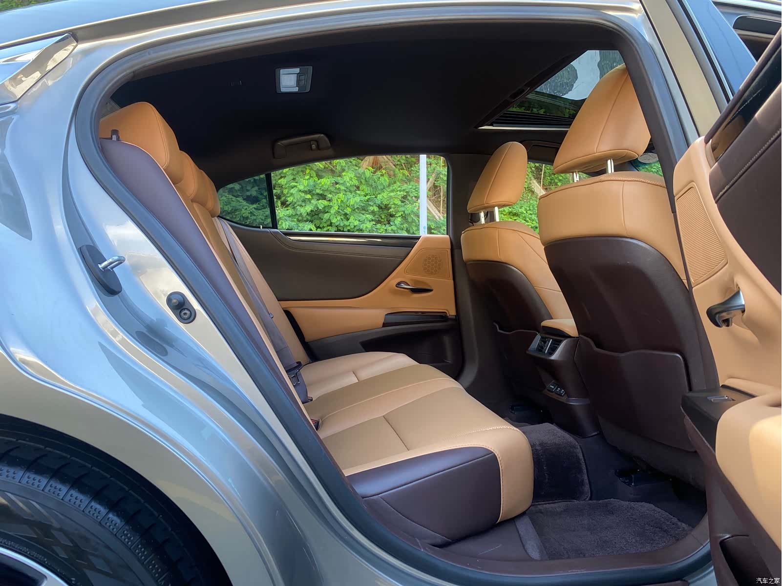 Lexus ES, 2021 15