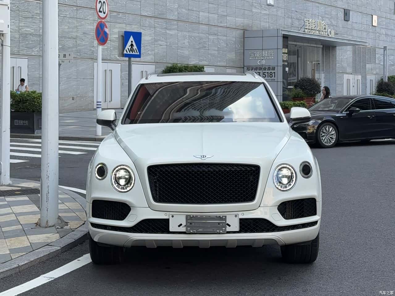 Bentley Bentayga, 2018 2