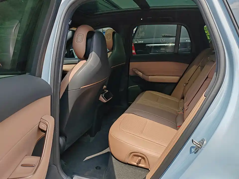 NIO ES6