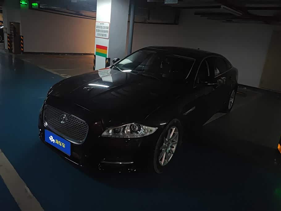 Jaguar XJ