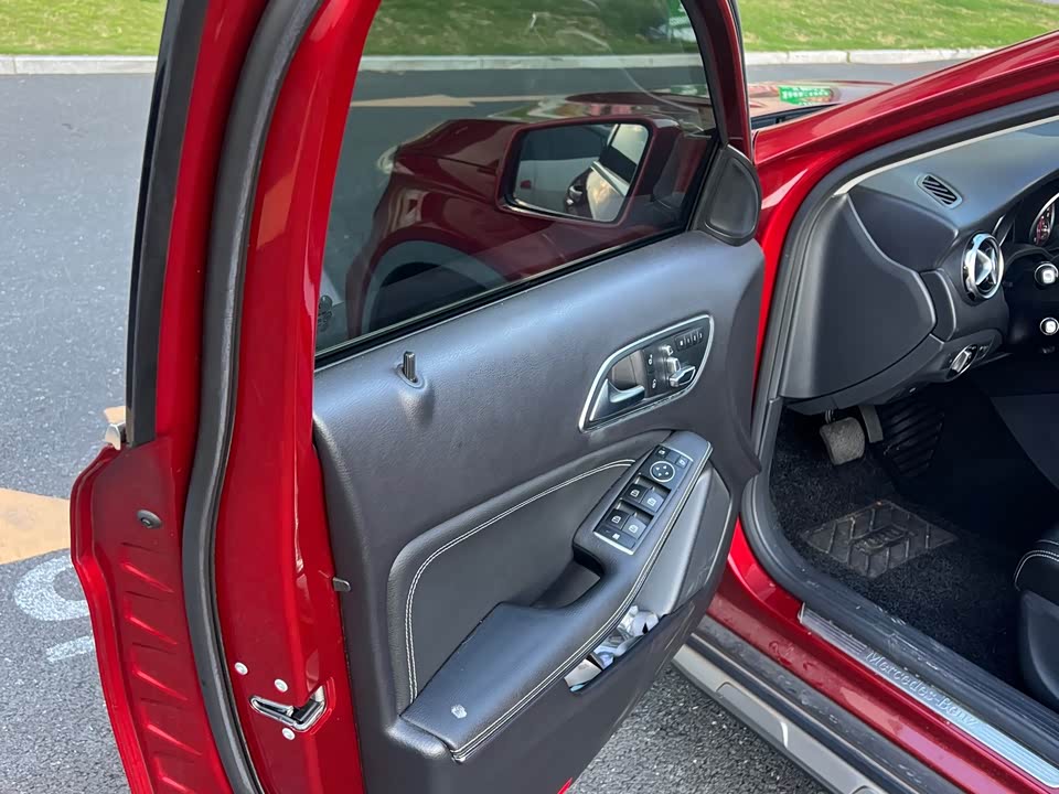 Mercedes-Benz GLA Mercedes-Benz GLA