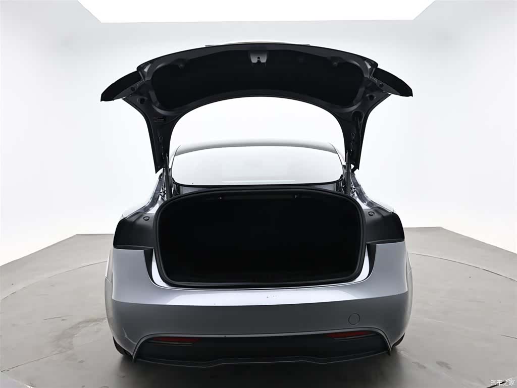 Tesla Model 3, 2025 10