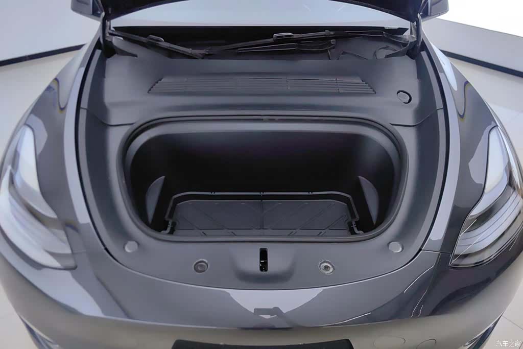 Tesla Model Y, 2024 10